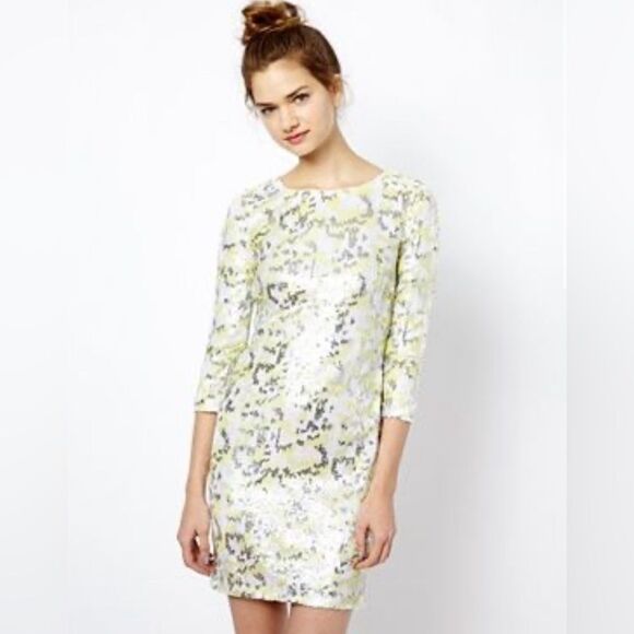 French Connection -  Dress in Animal Wave Sequin Sz 4 White Multi - Picture 2 of 11